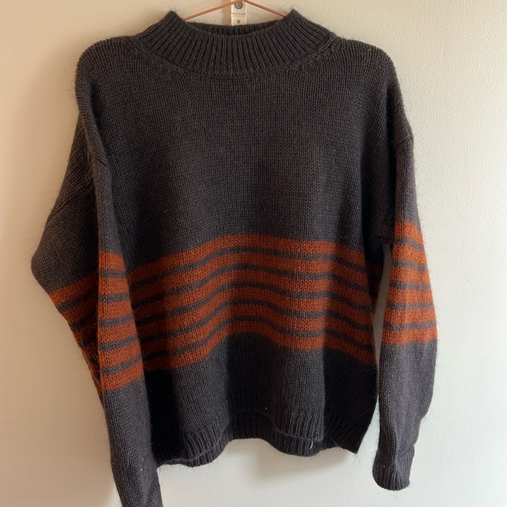 Stunning Mockneck Sweater from the Netherlands - LIKE NEW!